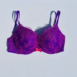 Victoria’s Secret Very Sexy Push-up bra. 💜